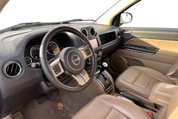Harmaa Jeep Compass 2012 kuva 3.