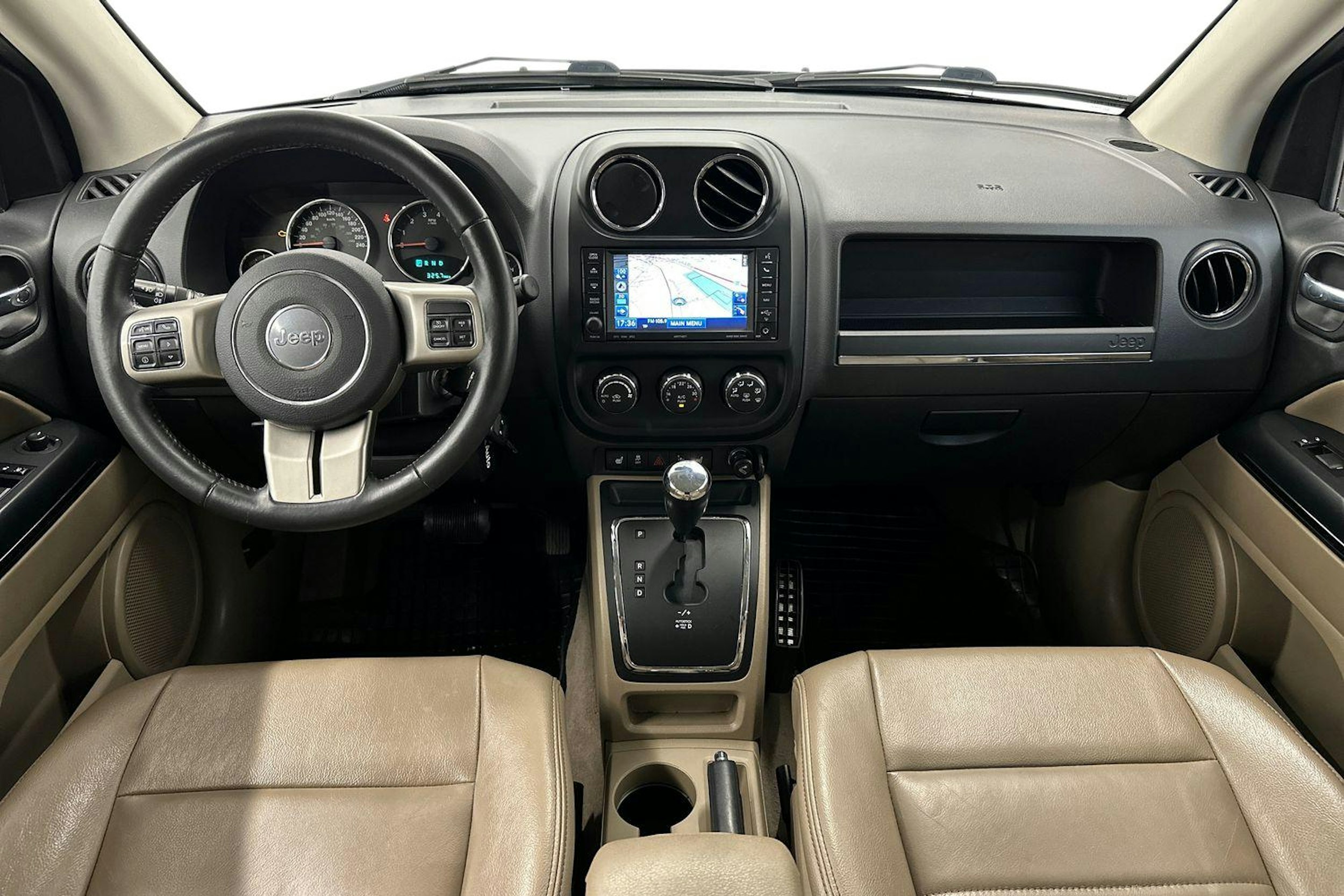 Harmaa Jeep Compass 2012 kuva 7.