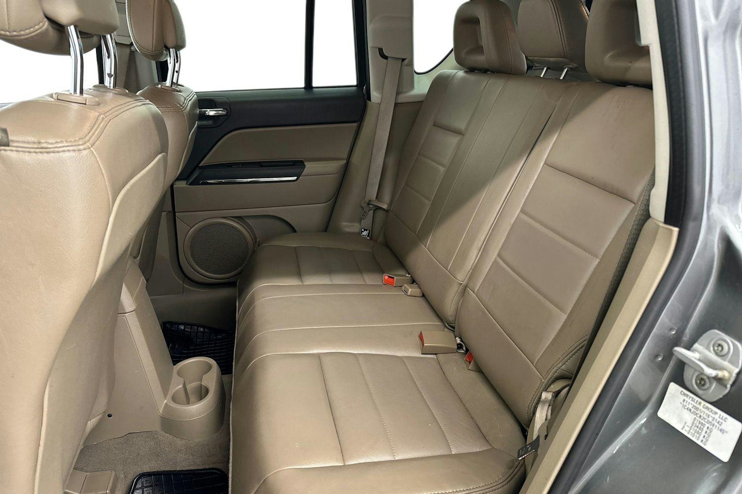 Harmaa Jeep Compass 2012 kuva 8.
