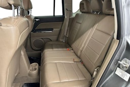 Harmaa Jeep Compass 2012 kuva 8.