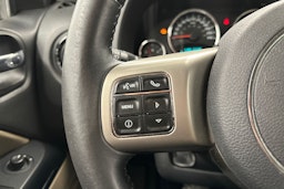 Harmaa Jeep Compass 2012 kuva 14.