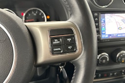Harmaa Jeep Compass 2012 kuva 15.