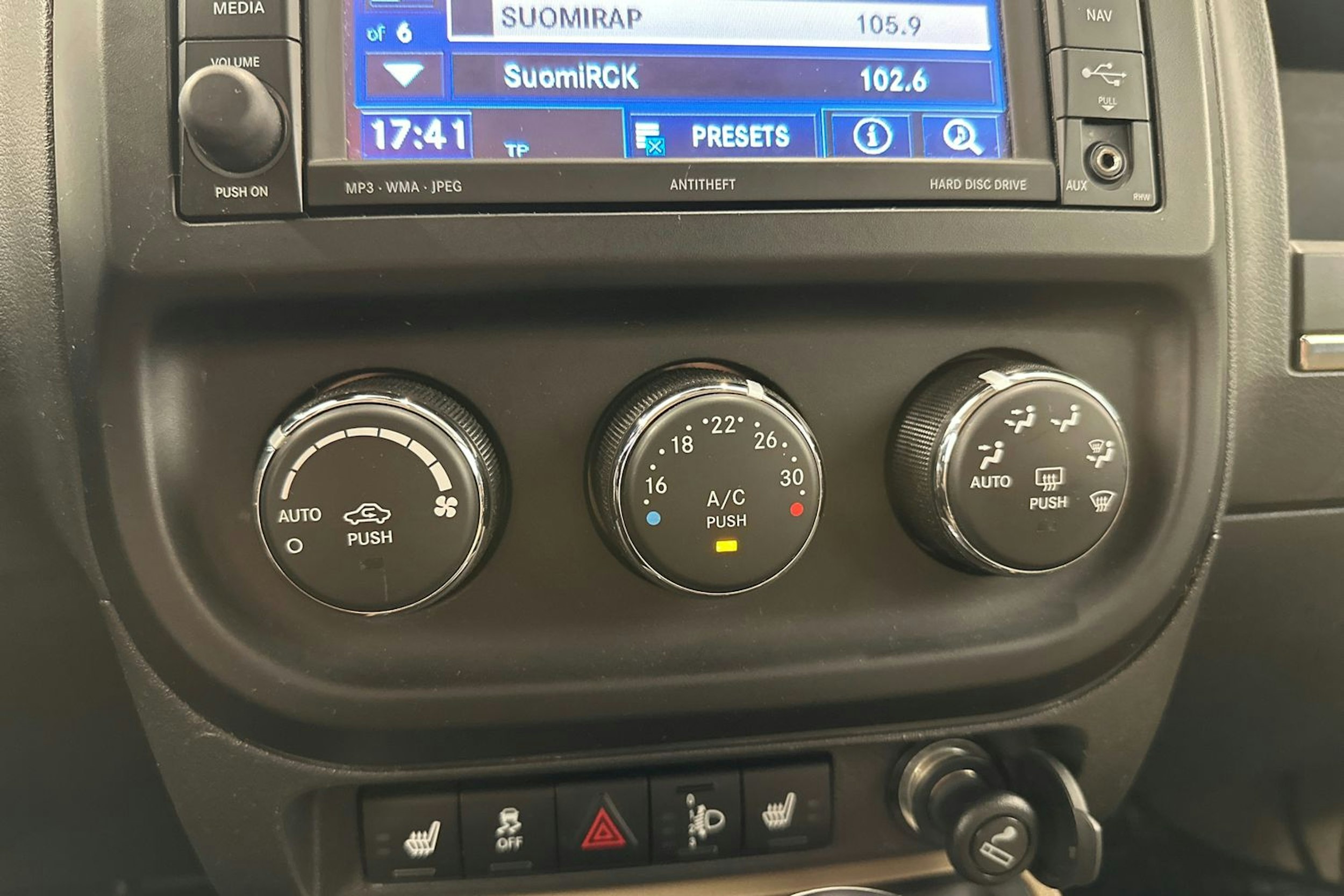 Harmaa Jeep Compass 2012 kuva 18.