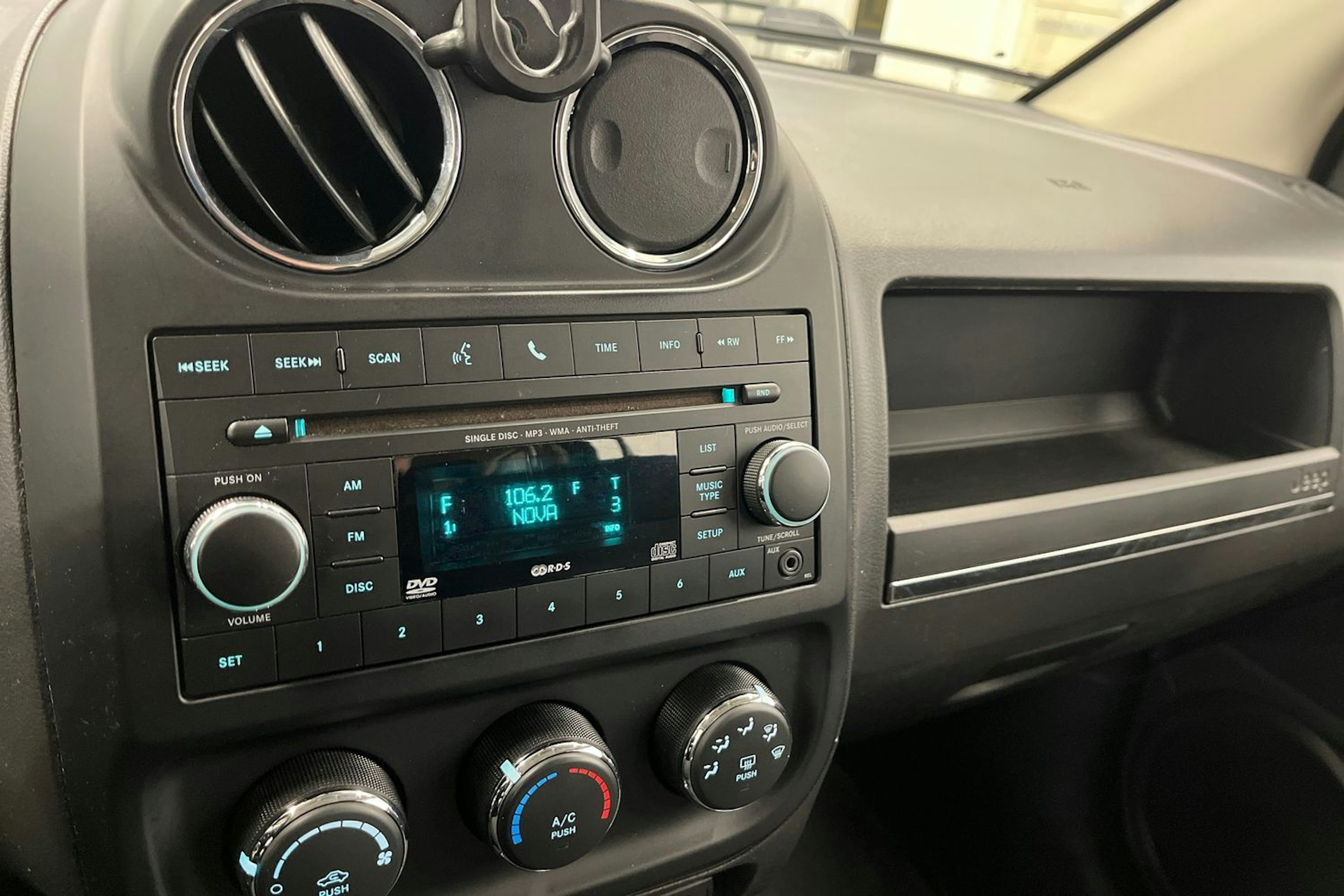 hopea Jeep Compass 2012 kuva 15.