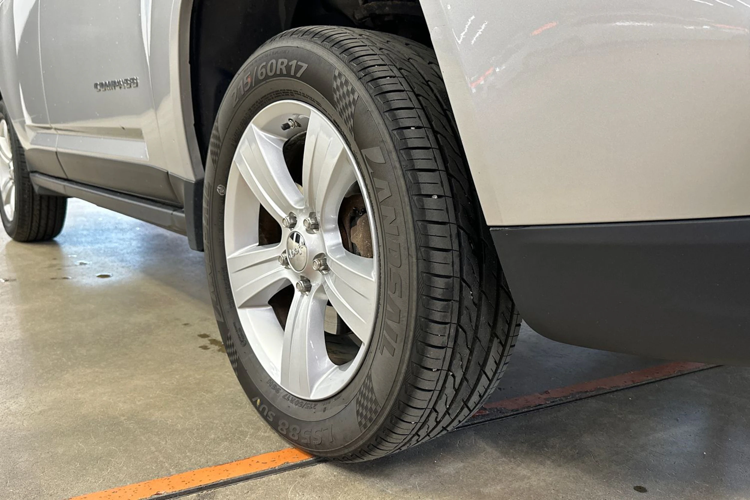 hopea Jeep Compass 2012 kuva 28.