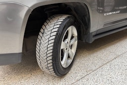 harmaa Jeep Compass 2013 kuva 13.