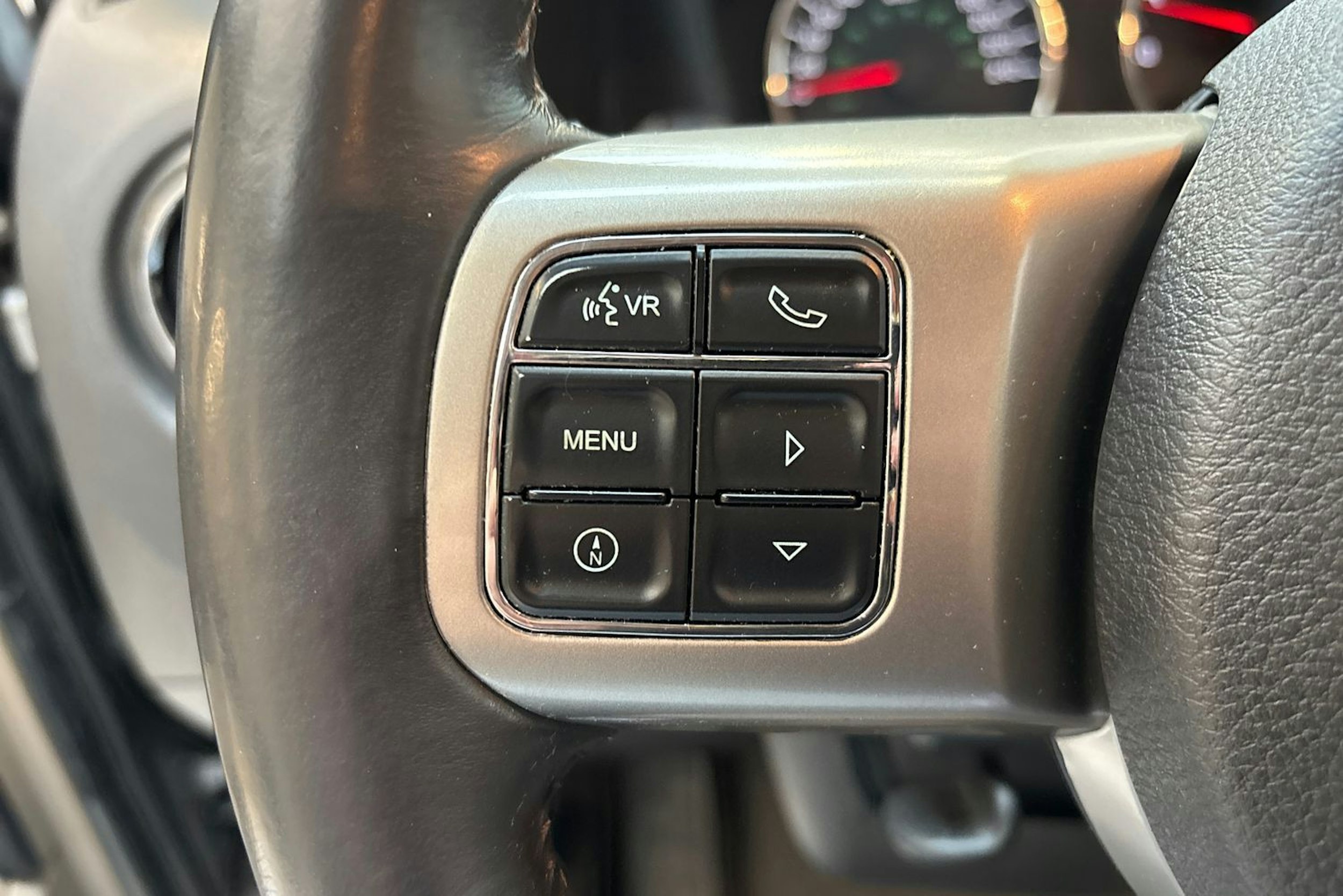 harmaa Jeep Compass 2013 kuva 14.