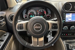 harmaa Jeep Compass 2013 kuva 16.