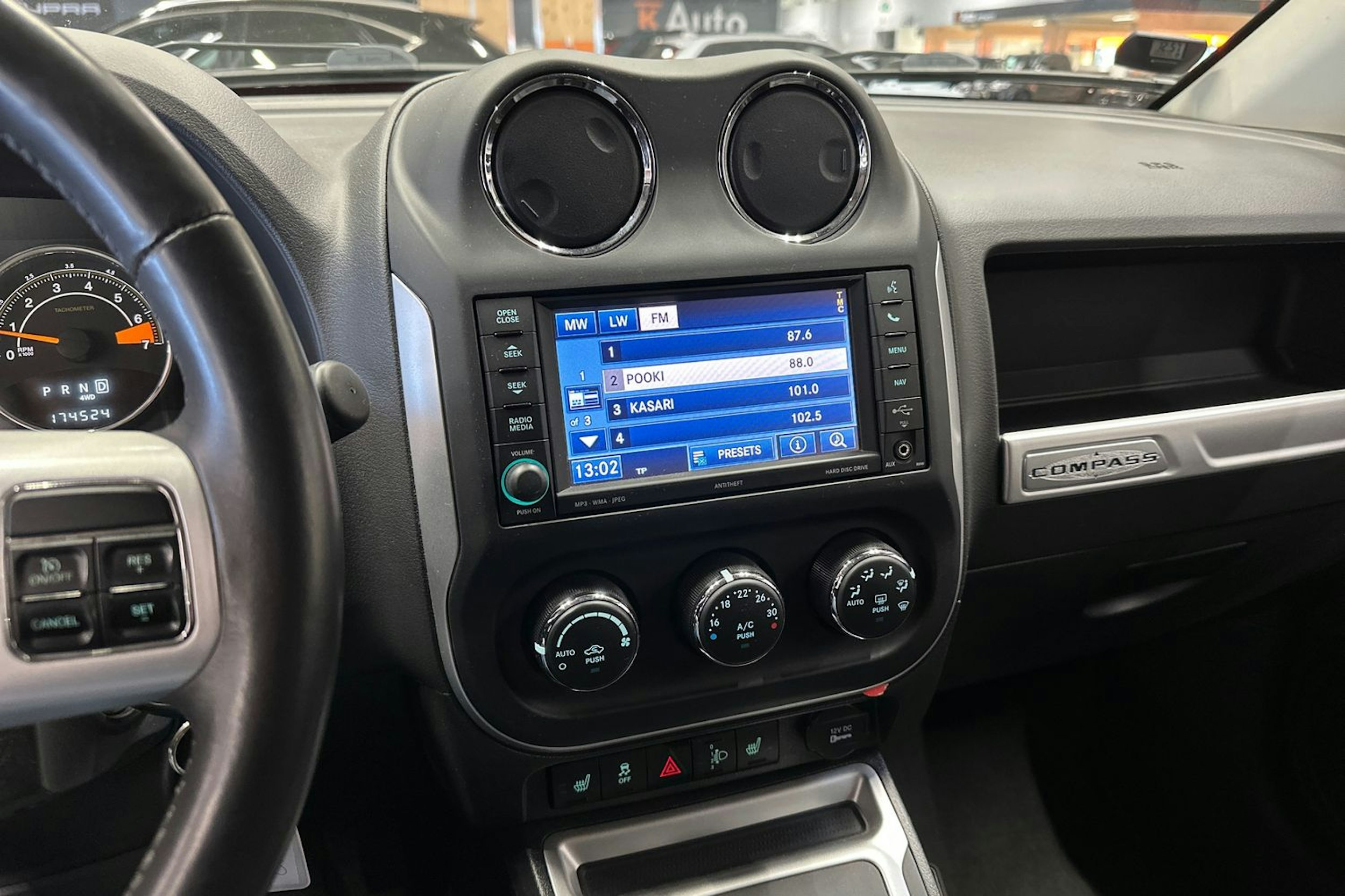 punainen Jeep Compass 2014 kuva 19.
