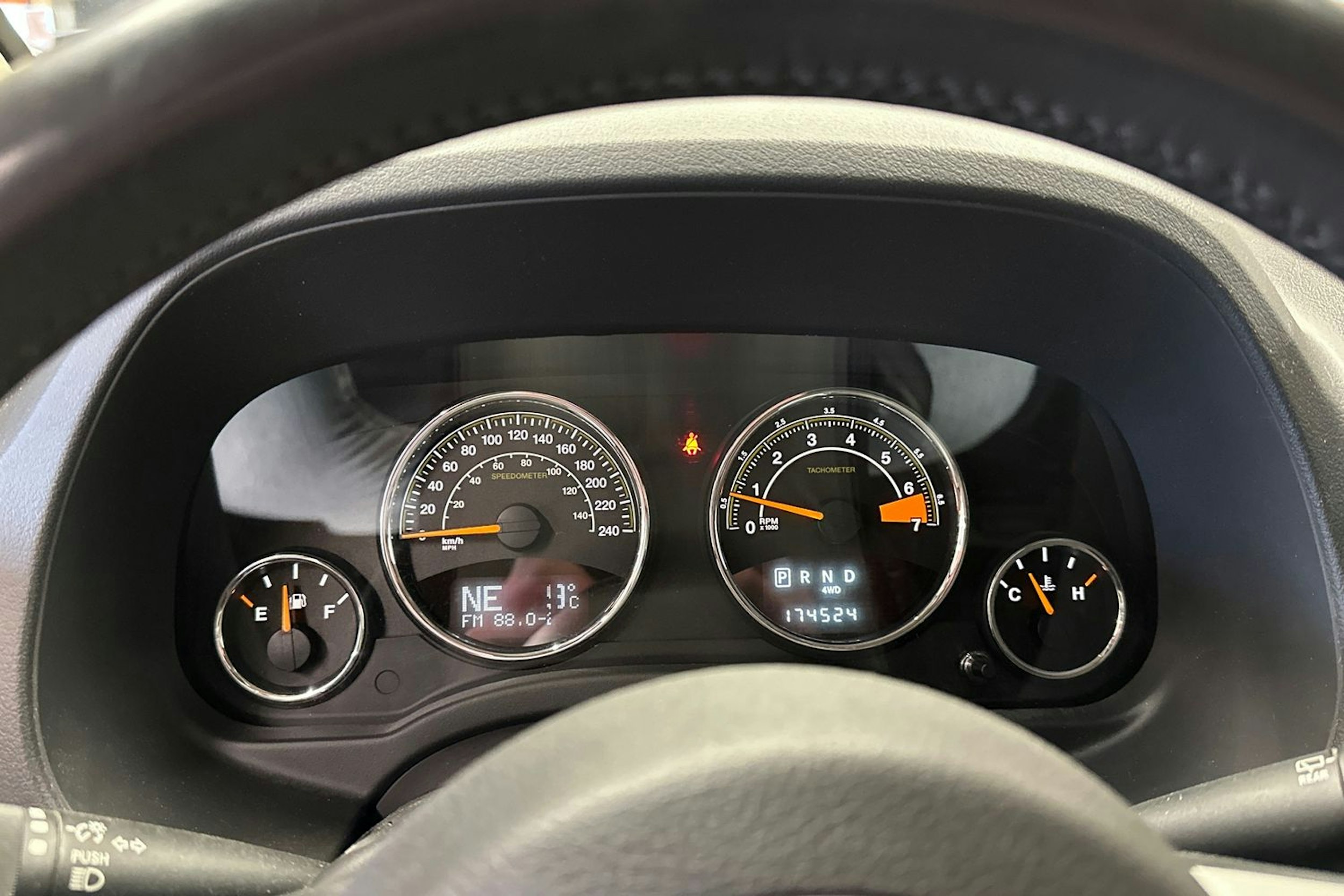 punainen Jeep Compass 2014 kuva 22.