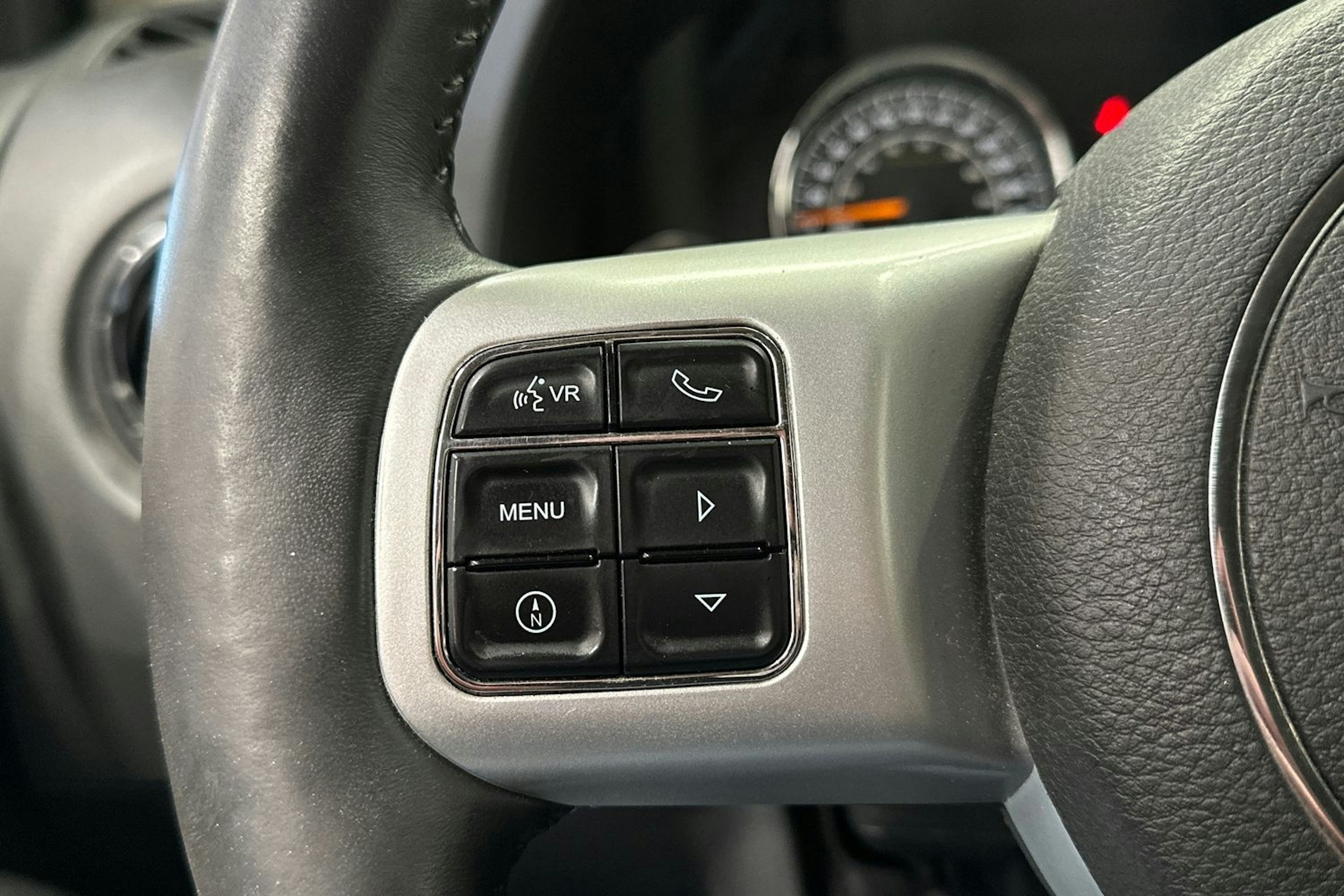 punainen Jeep Compass 2014 kuva 23.