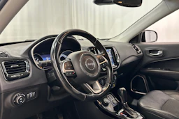 harmaa Jeep Compass 2018 kuva 10.