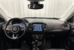 harmaa Jeep Compass 2018 kuva 11.