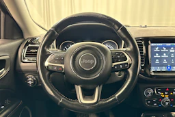 harmaa Jeep Compass 2018 kuva 12.