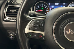 harmaa Jeep Compass 2018 kuva 13.