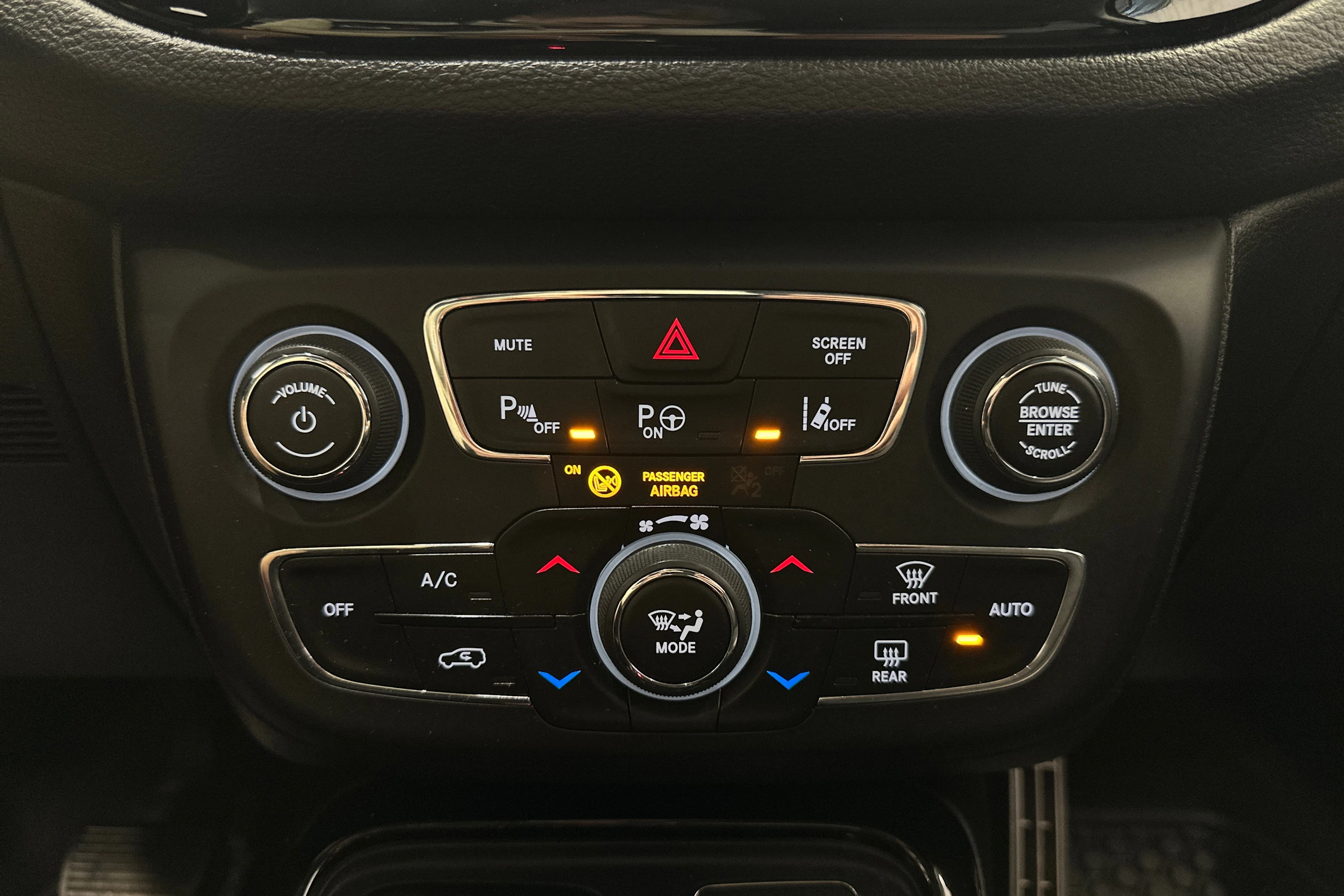 harmaa Jeep Compass 2018 kuva 17.
