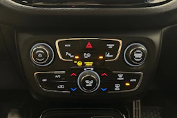 harmaa Jeep Compass 2018 kuva 17.
