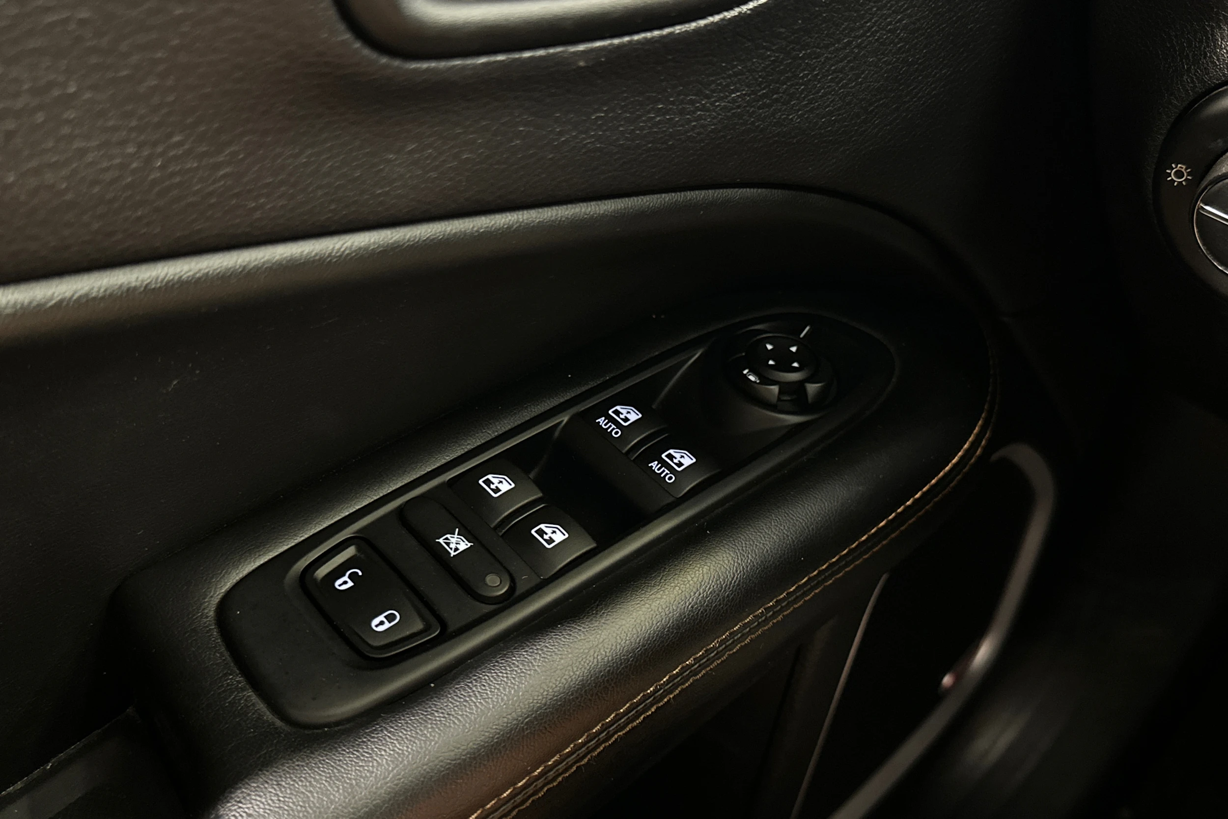 harmaa Jeep Compass 2018 kuva 22.