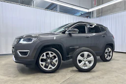 harmaa Jeep Compass 2018 kuva 27.