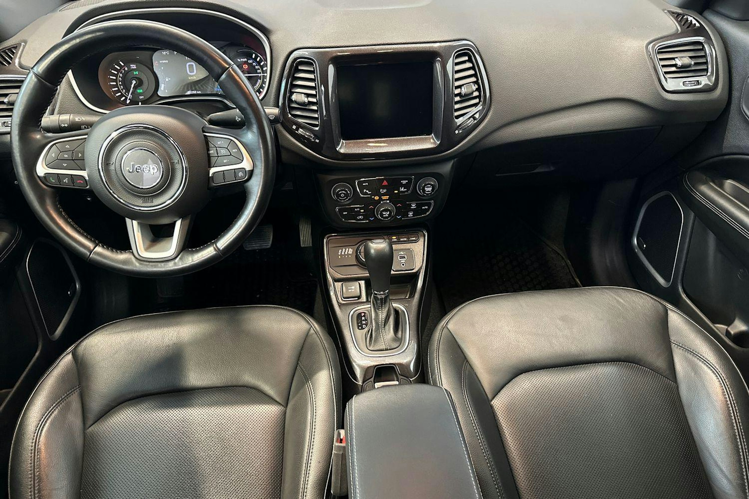 harmaa Jeep Compass 2021 kuva 9.