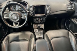 harmaa Jeep Compass 2021 kuva 9.