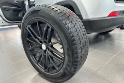 harmaa Jeep Compass 2021 kuva 13.