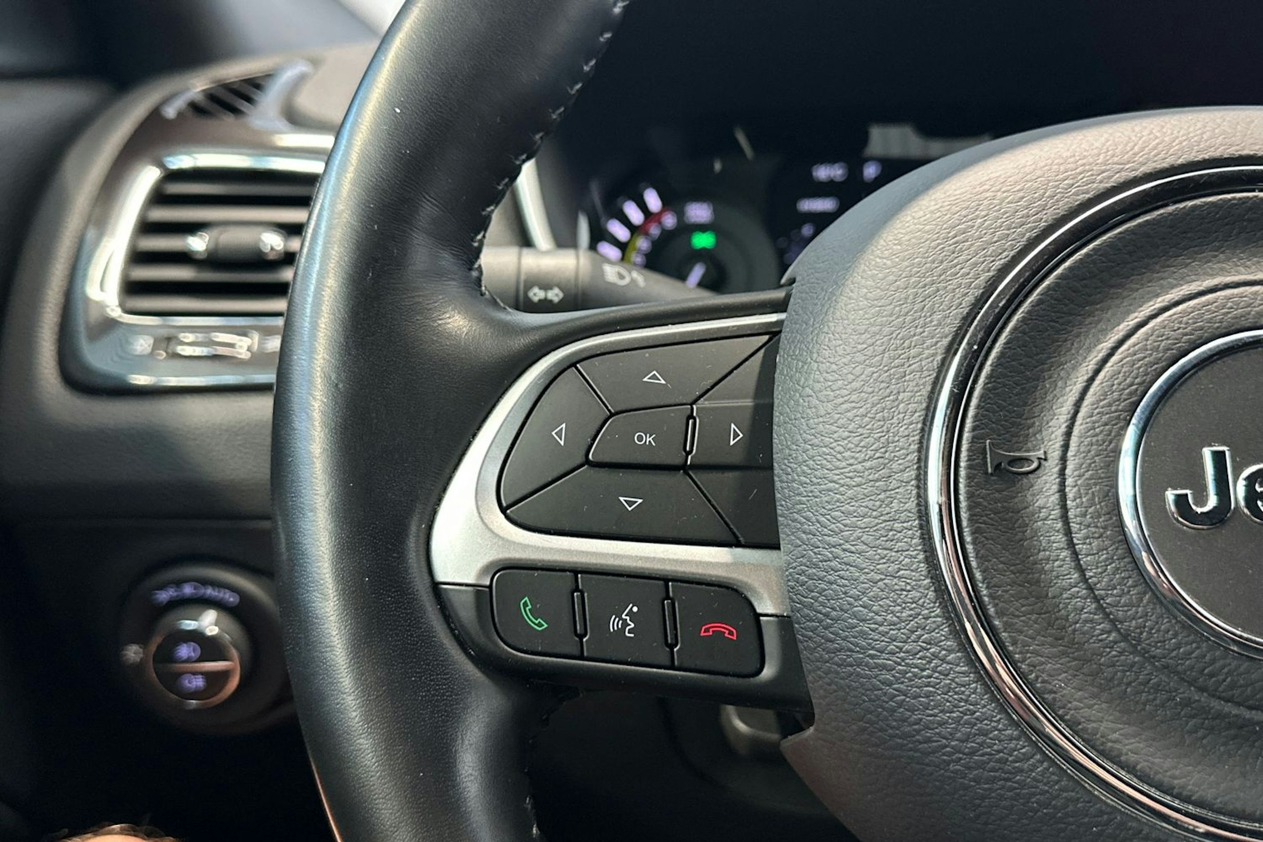 harmaa Jeep Compass 2021 kuva 15.