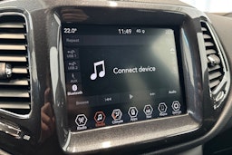 harmaa Jeep Compass 2021 kuva 18.
