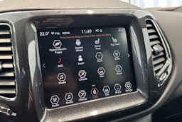 harmaa Jeep Compass 2021 kuva 19.