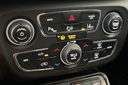 harmaa Jeep Compass 2021 kuva 21.