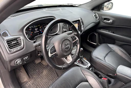 valkoinen Jeep Compass 2021 kuva 3.