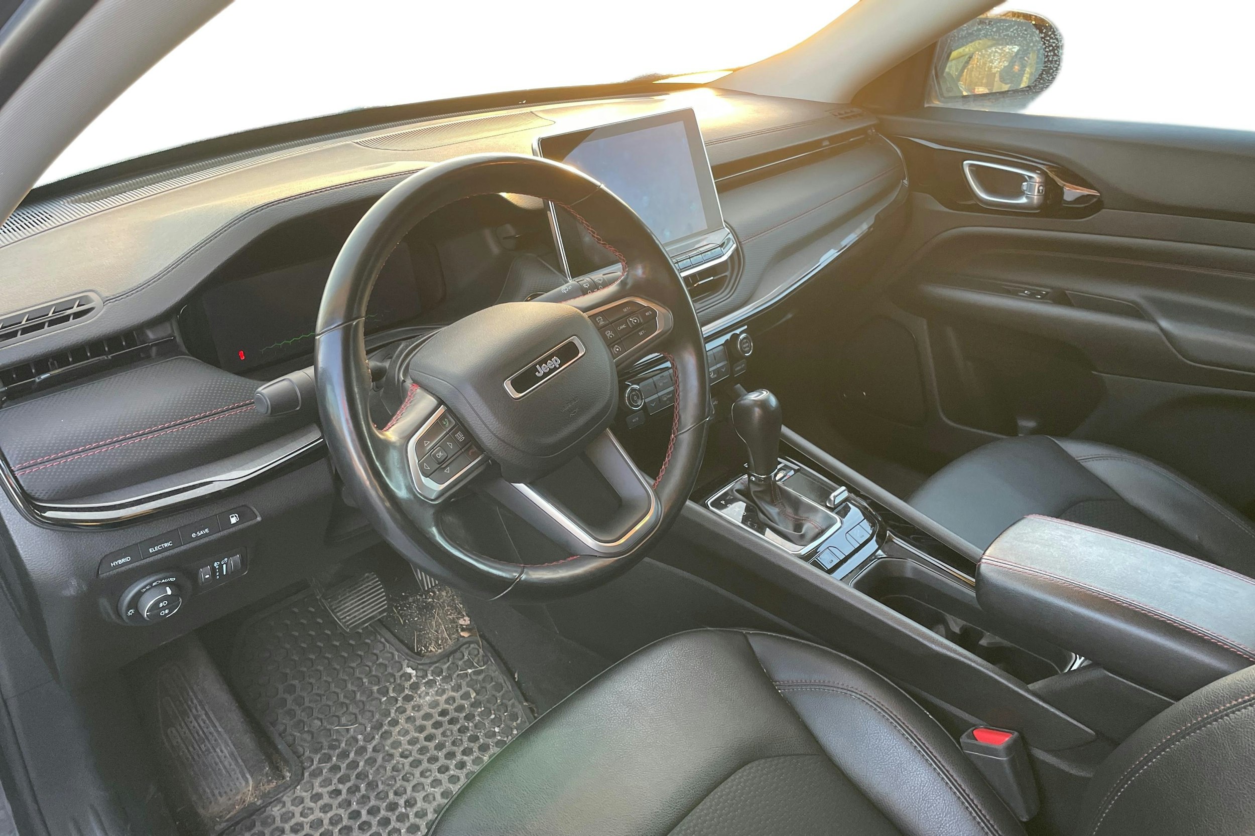 harmaa Jeep Compass 2021 kuva 3.