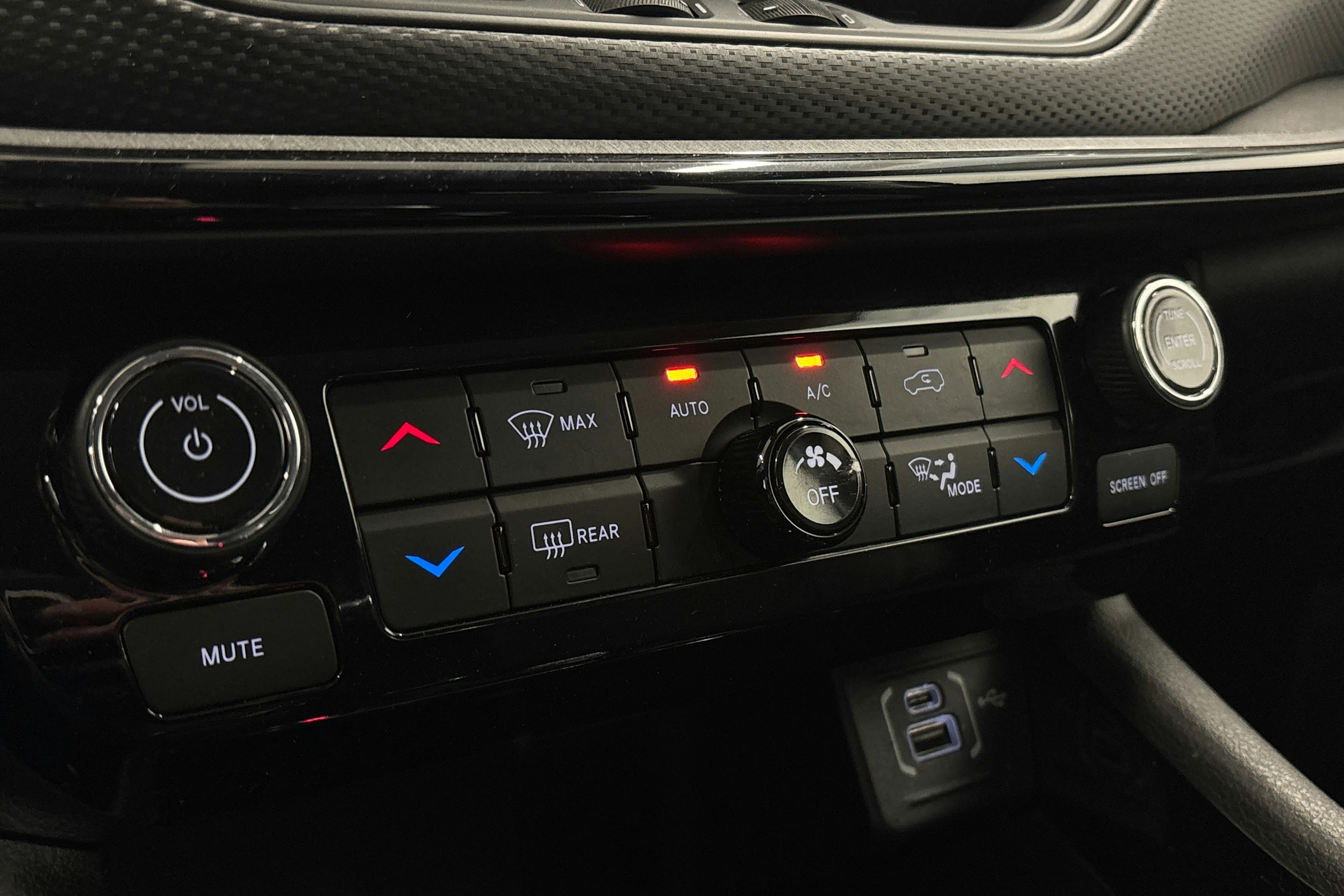 harmaa Jeep Compass 2021 kuva 28.