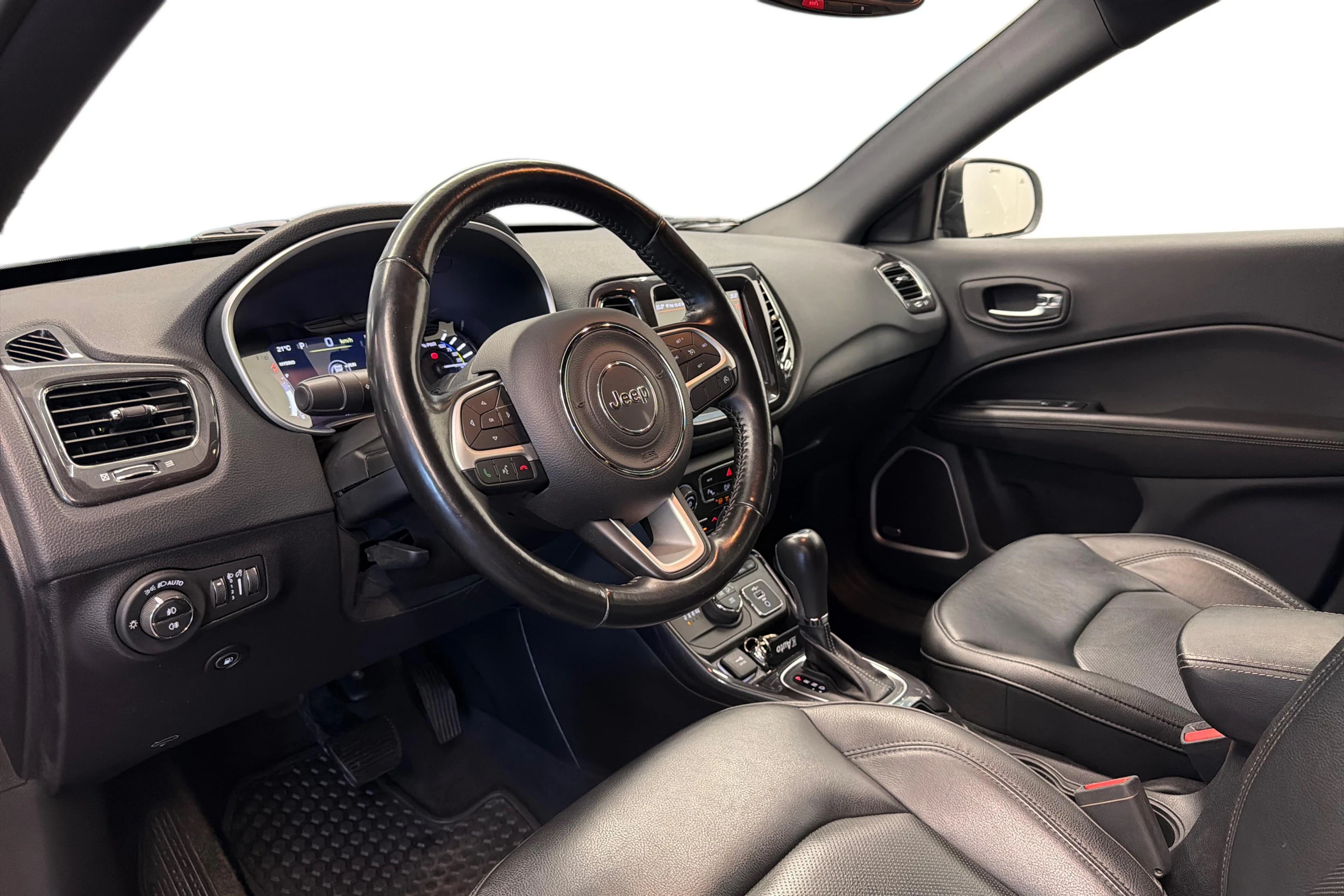 Harmaa Jeep Compass 2022 kuva 6.