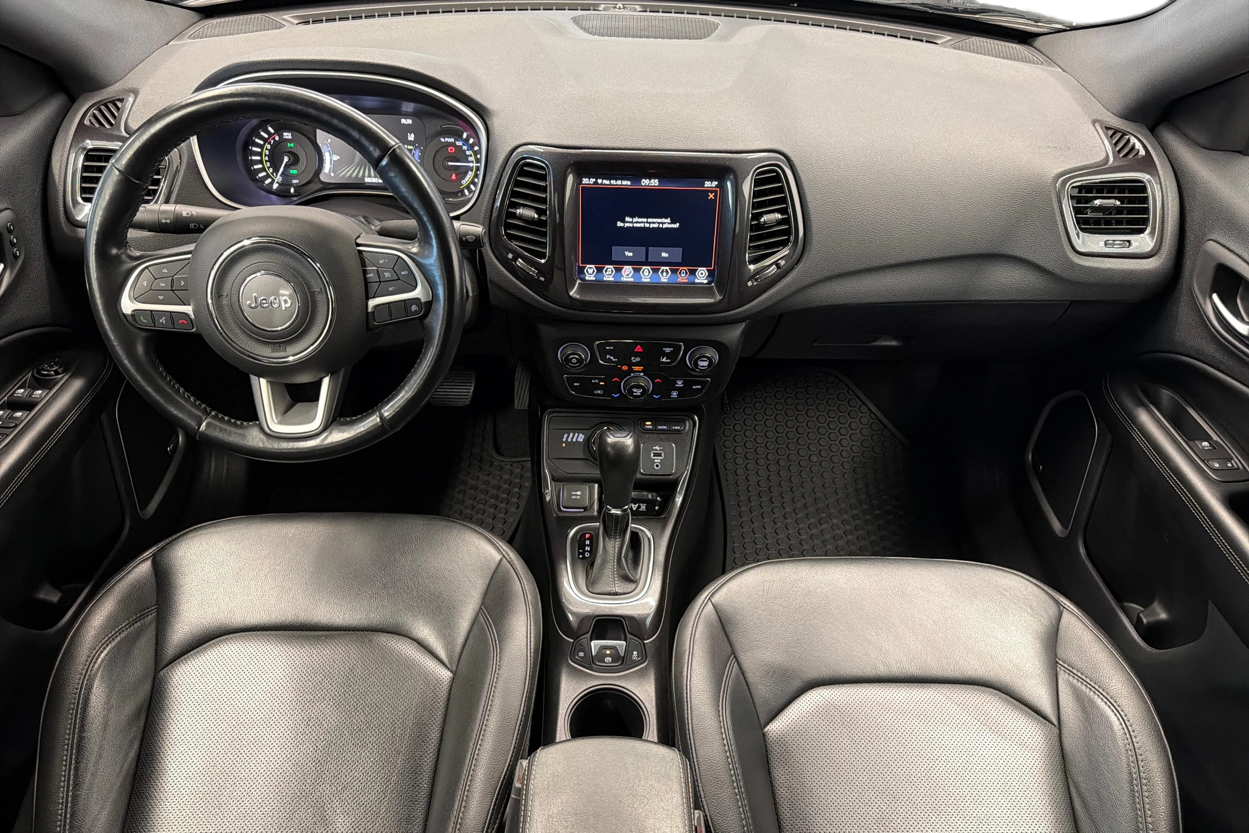 Harmaa Jeep Compass 2022 kuva 7.