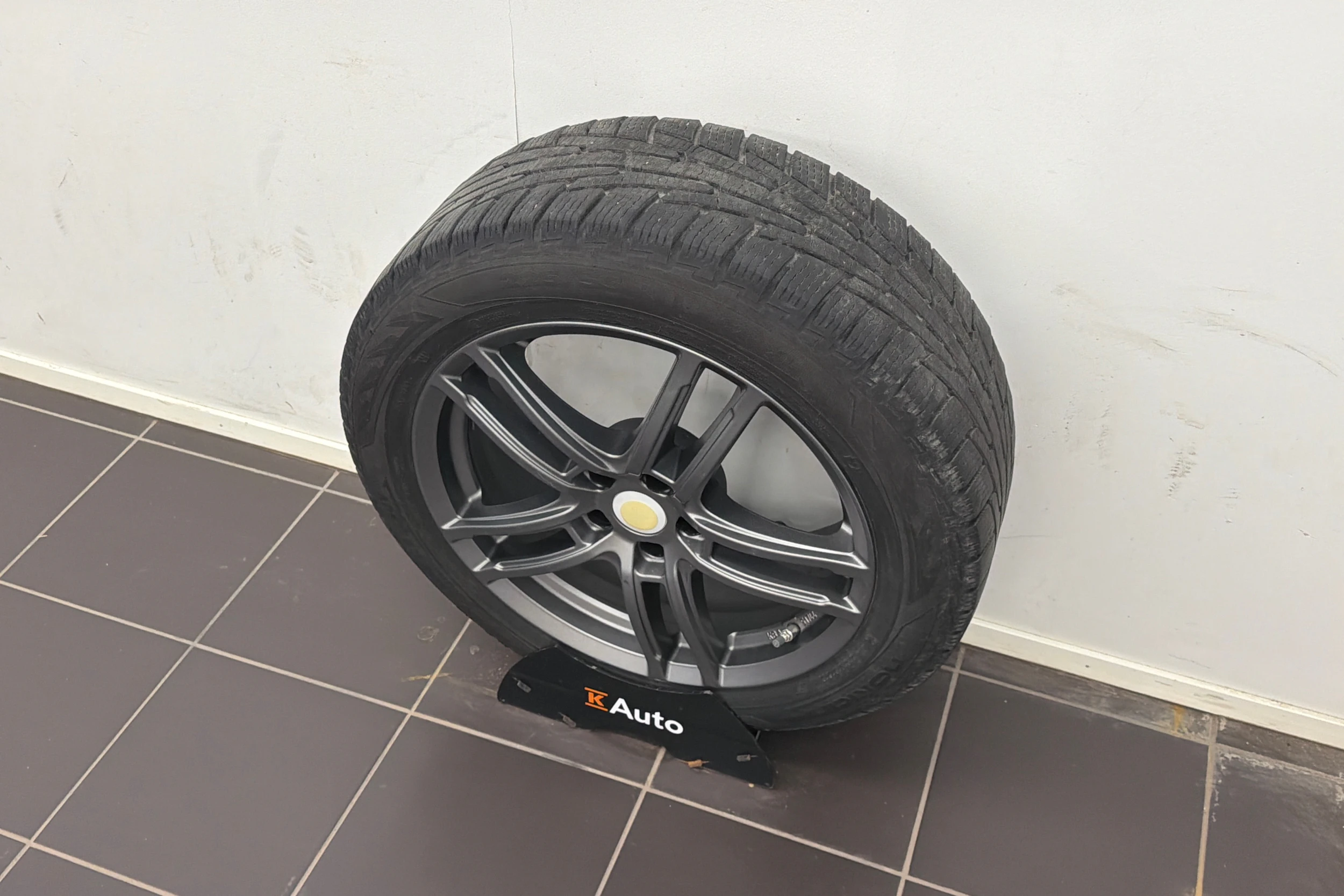 Harmaa Jeep Compass 2022 kuva 10.