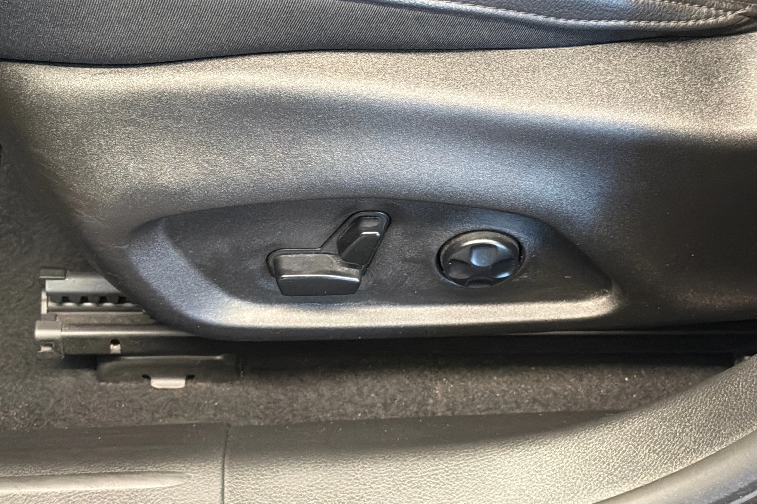Harmaa Jeep Compass 2022 kuva 13.