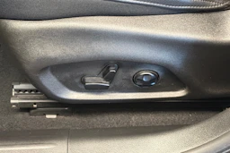 Harmaa Jeep Compass 2022 kuva 13.