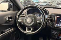 Harmaa Jeep Compass 2022 kuva 14.