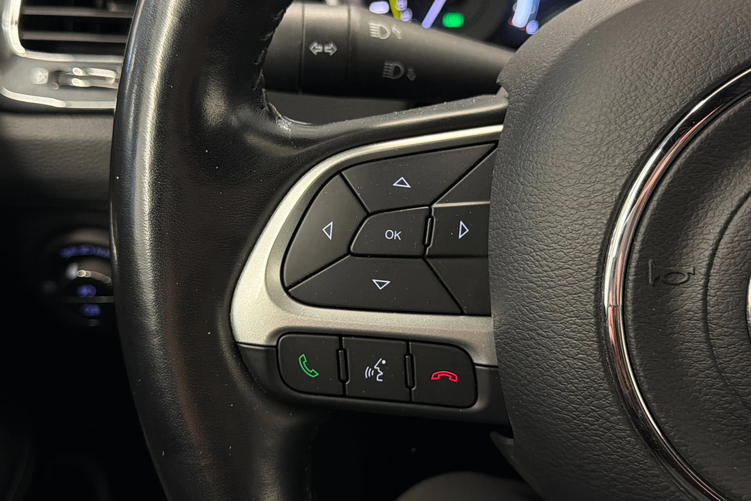 Harmaa Jeep Compass 2022 kuva 15.