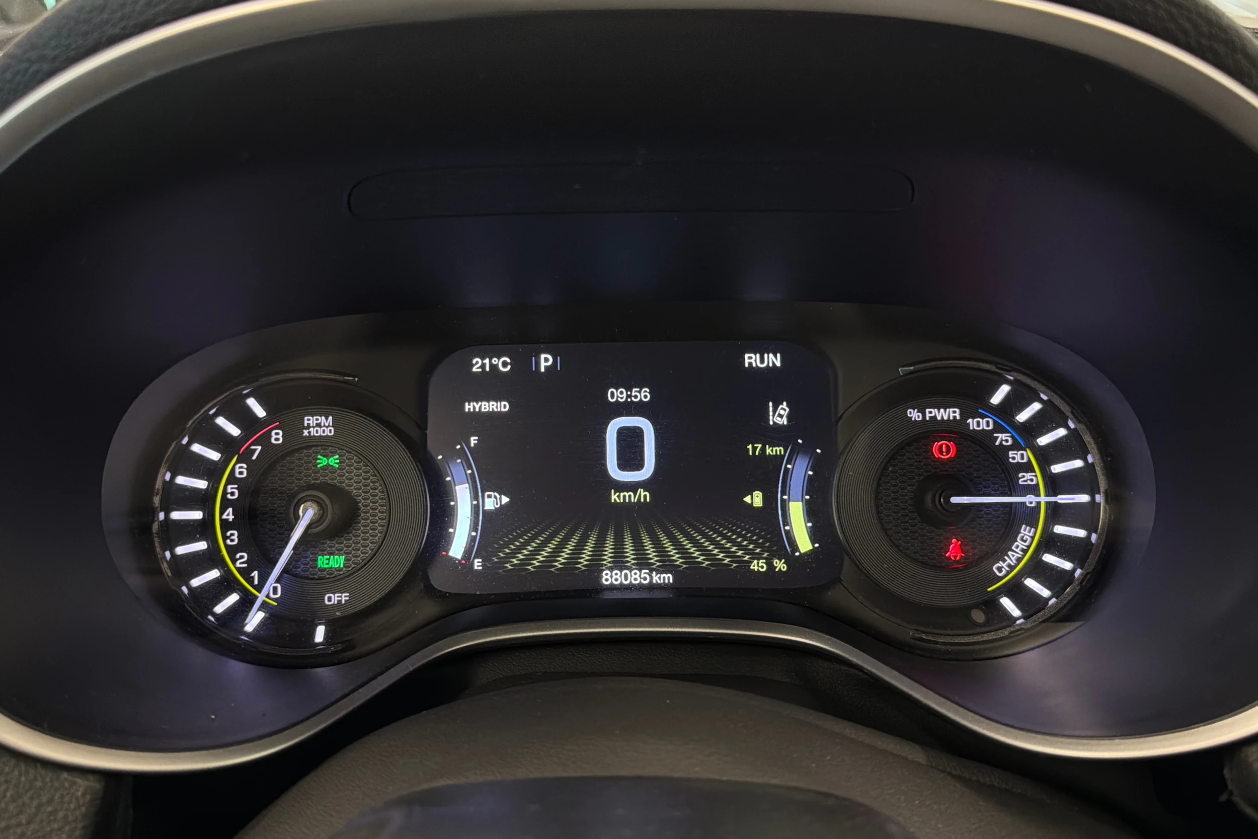 Harmaa Jeep Compass 2022 kuva 17.
