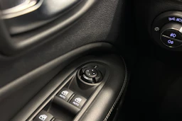 Harmaa Jeep Compass 2022 kuva 19.