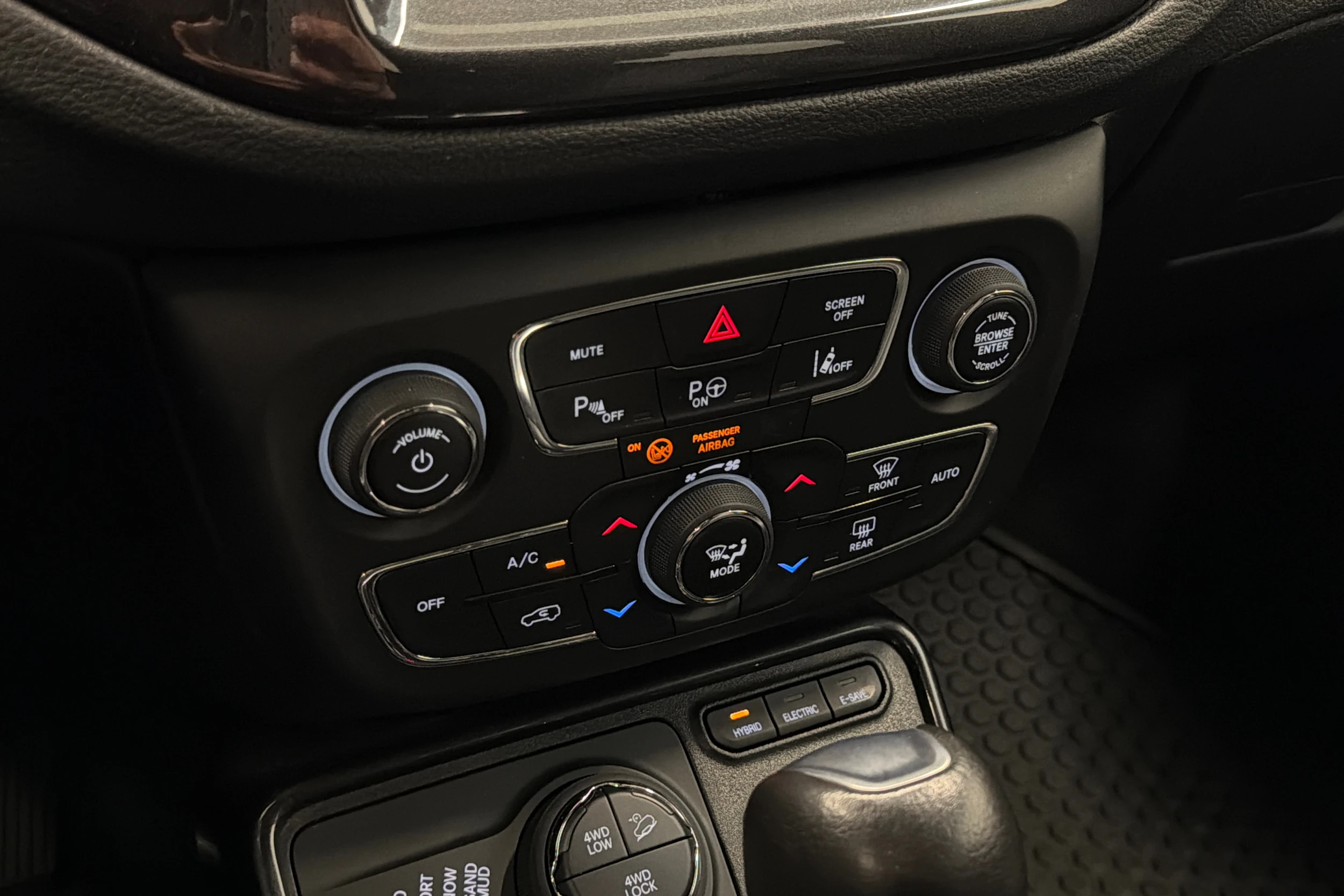 Harmaa Jeep Compass 2022 kuva 21.