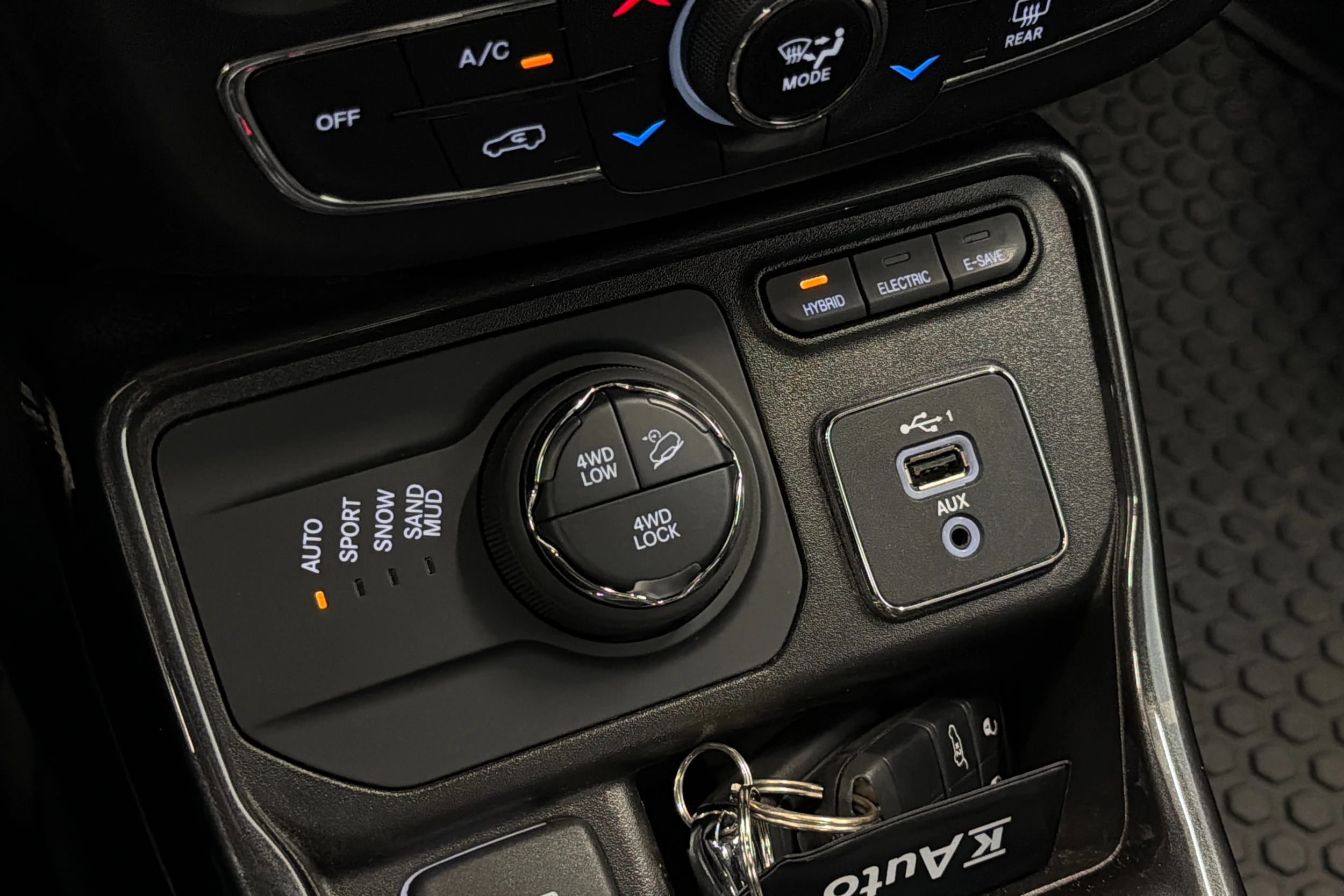 Harmaa Jeep Compass 2022 kuva 28.