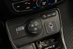 Harmaa Jeep Compass 2022 kuva 28.