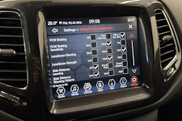 Harmaa Jeep Compass 2022 kuva 29.