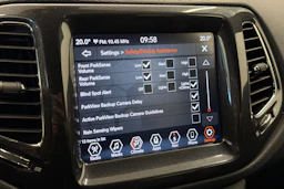 Harmaa Jeep Compass 2022 kuva 30.