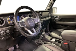 Harmaa Jeep Gladiator 2022 kuva 3.