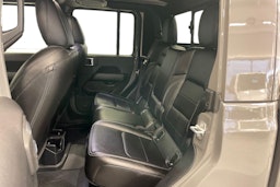 Harmaa Jeep Gladiator 2022 kuva 10.