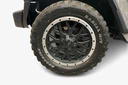 Harmaa Jeep Gladiator 2022 kuva 11.